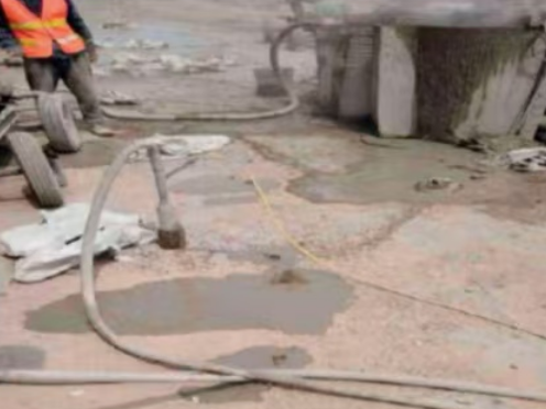 游仙水泥混凝土路面板底注浆技术 路面脱空注浆整治方案